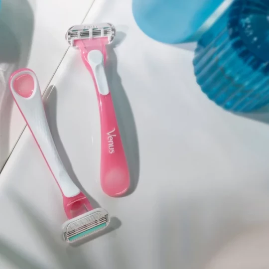 Gillette Venus Sensitive Rasoirs x 3 - image 3