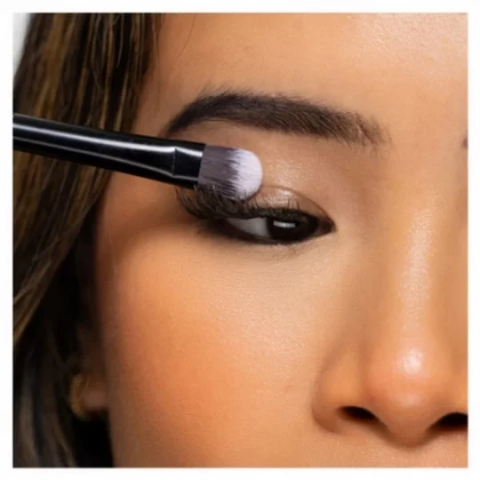 Brushworks Pinceau Plat pour les Yeux n°18 - image 4