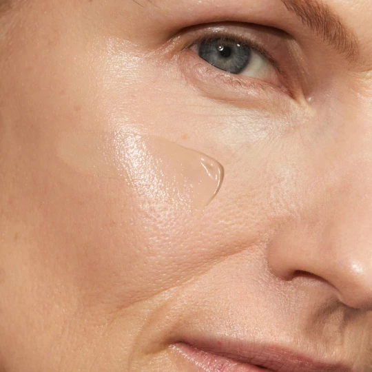 Mádara Skinonym Fond de Teint Semi-Mat aux Peptides 30 ml - image 6